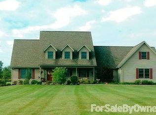 415 Lake Vista Dr, Zanesville, OH 43701