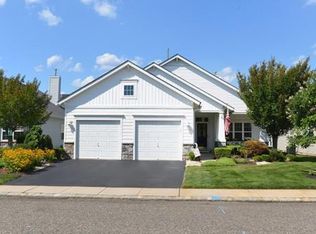 11 Vineyard Ct, Monroe Twp, NJ 08831