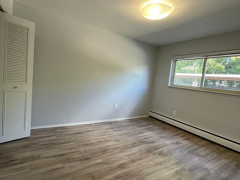 2859 E Maple Rd Apt 3, photo 7