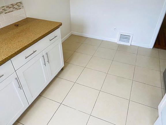 3rd image of 552 43rd Ave #550