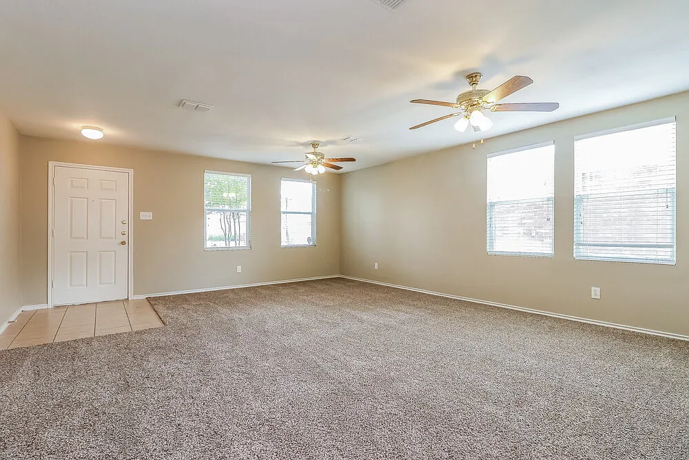 4 bed, 2.0 bath, 2872 sqft, $2,710 — Photo 4