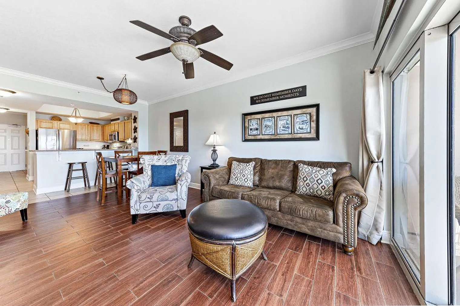 2 bed, 2.0 bath, 1044 sqft, $3,809 — Photo 3
