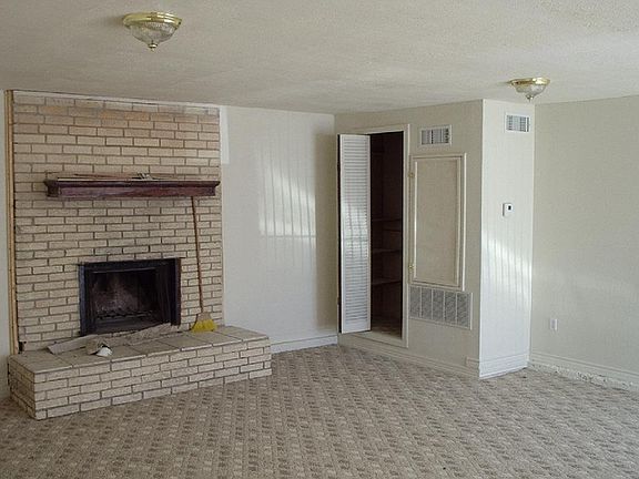 5th image of 709 W Avenue D