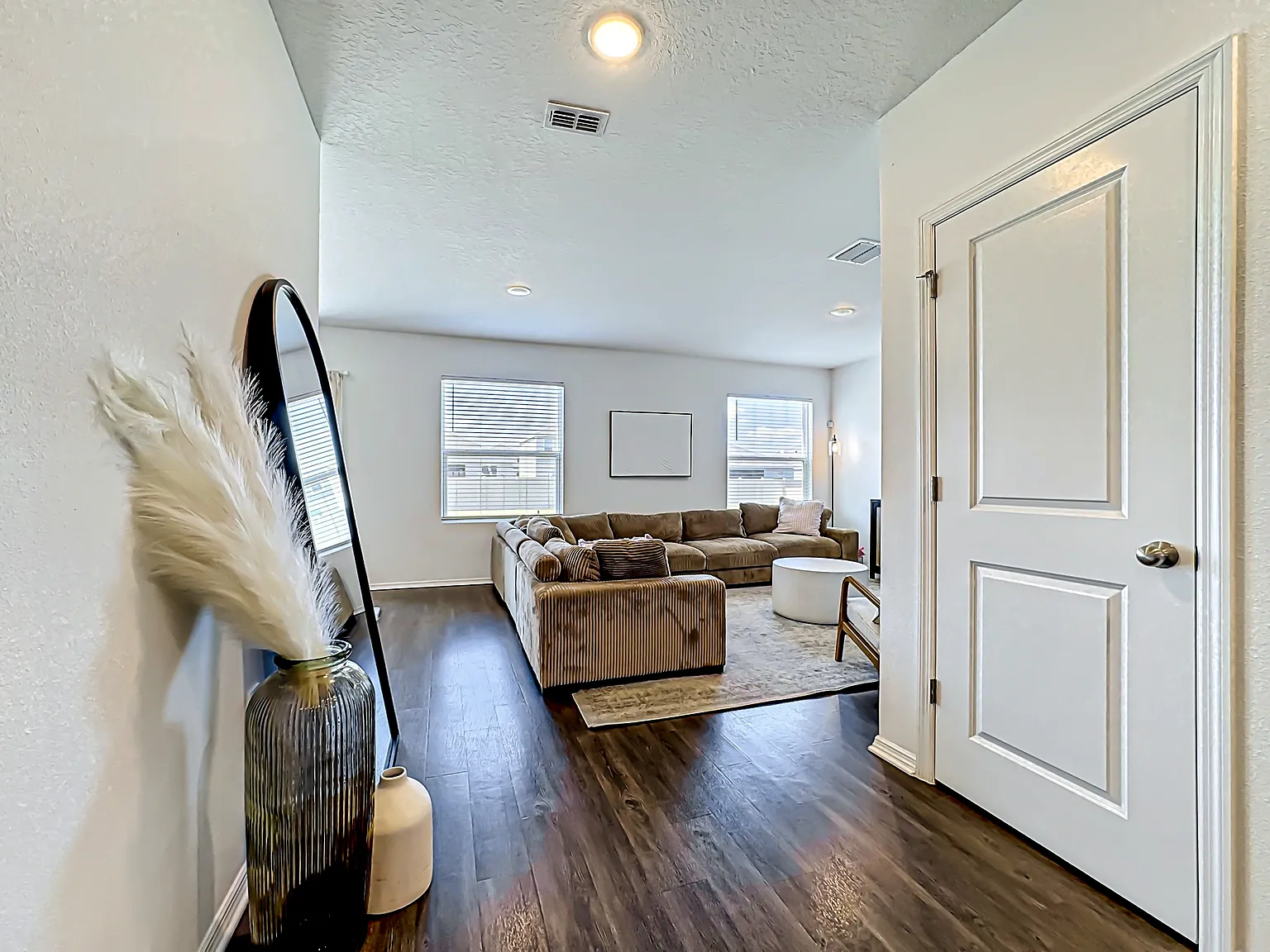 4 bed, 2.5 bath, 2152 sqft, $2,800 — Photo 4