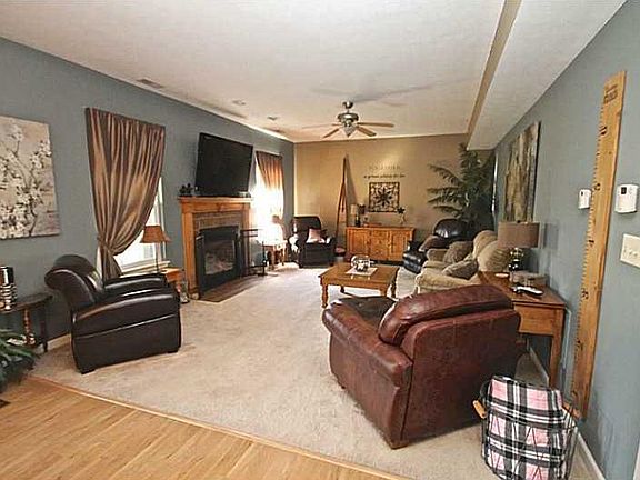 3rd image of 16759 Maraschino Dr