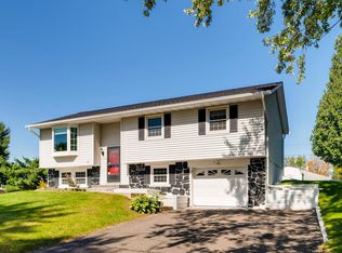 6756 7th St N, Oakdale, MN 55128