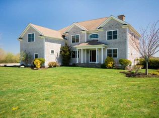 280 Compton View Dr, Middletown, RI 02842