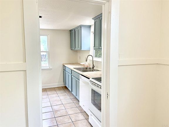 5th image of 3005 E Desoto St