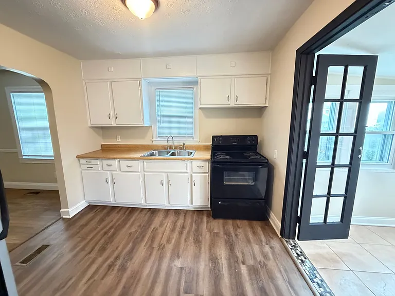 825 Parkway Dr — Photo 22