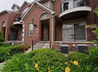 127 W Oakbrook Dr, Ann Arbor, MI 48103