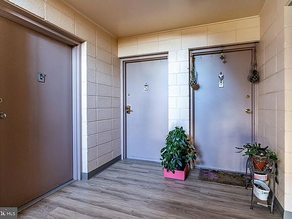 2nd image of 202 Park Terrace Ct SE APT 19