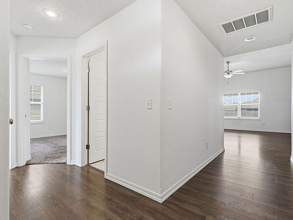 3rd image of 5585 W Pecan Street