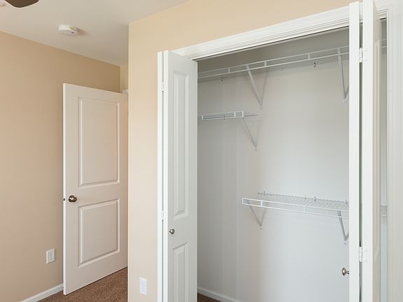 4th image of 400 Churchill Dr