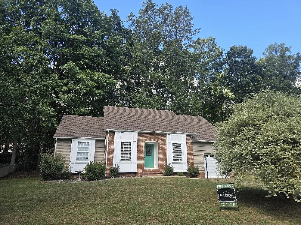 3 bed, 1252 sqft, $2,200 — Photo 1