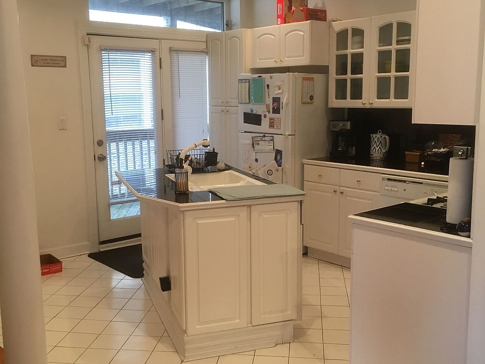 1st image of 4018 N Ashland Ave #9