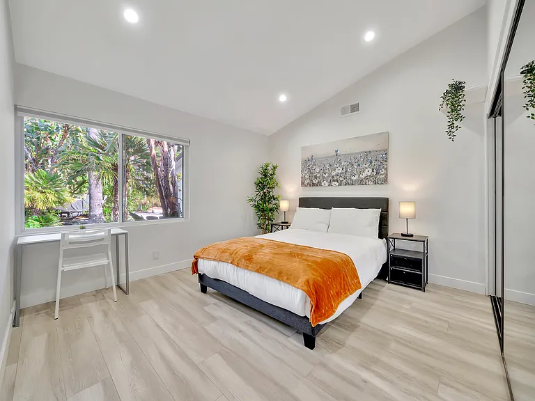 5565 Ostin Ave — Photo 35