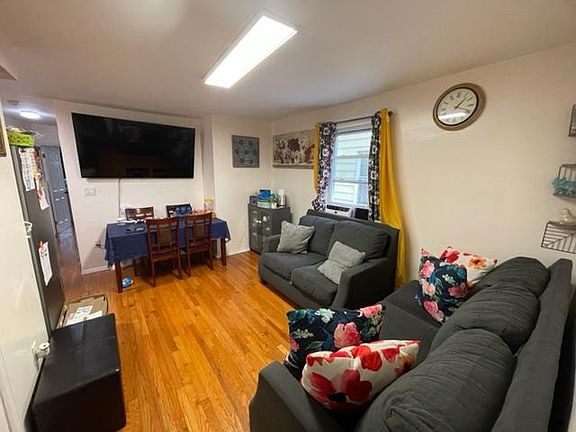 3rd image of 16112 84th Ave Floor 2