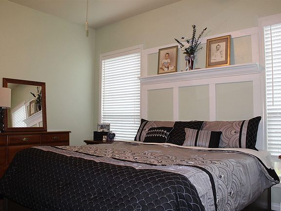 3rd image of 300 Moss Park Dr