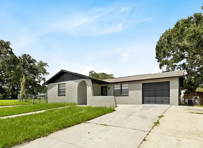 3 bed, 1.0 bath, 1248 sqft, $1,595 — Photo 2