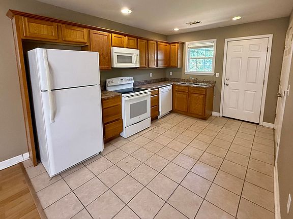 4th image of 2216 Clark St #D