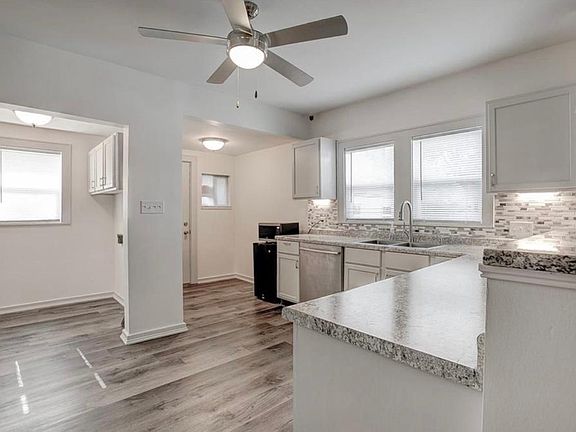 3rd image of 251 N Pershing Ave