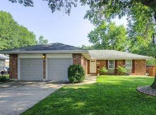 9002 W 93rd Ter, Overland Park, KS 66212