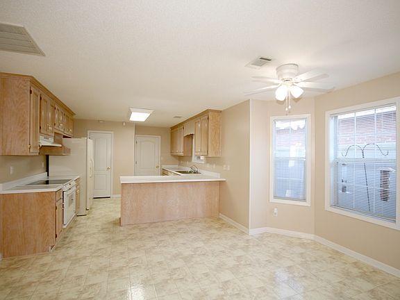 5th image of 135 Williamstown Dr
