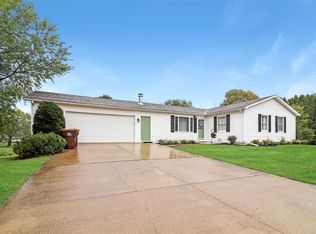 649 Sioux Dr, Freeport, IL 61032