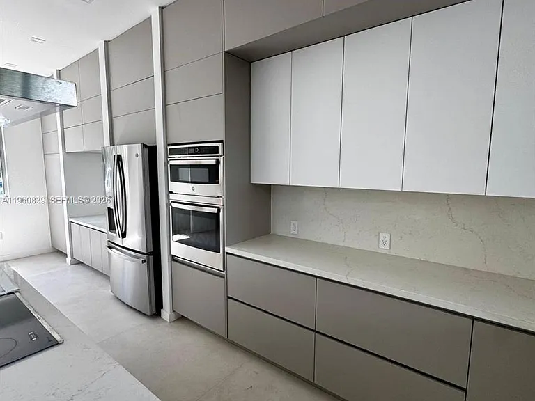3204 Plaza St — Photo 14