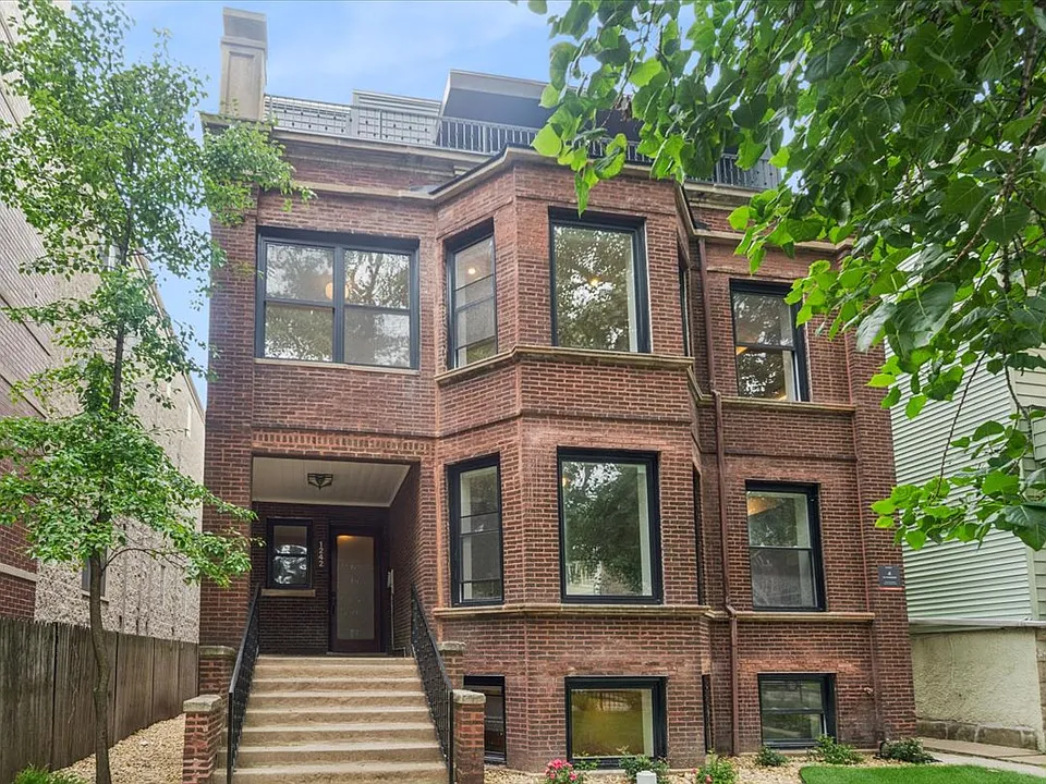 1242 W Winnemac Ave #1W