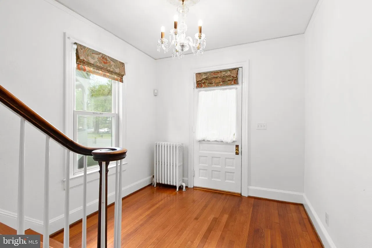 4 bed, 2224 sqft, $3,700 — Photo 4