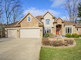 1450 Stonecreek Ct, Saint Joseph, MI 49085