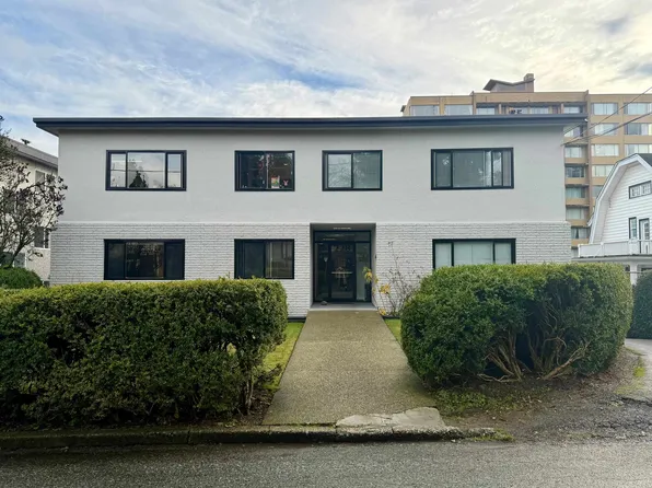 228 Manitoba St #100, New Westminster, BC V3L 1J2