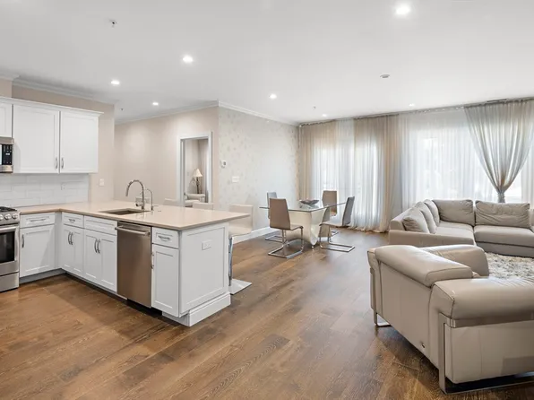 175 North Ave Unit 305, Wakefield, MA 01880
