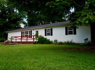 502 Grandview St, Byrdstown, TN 38549