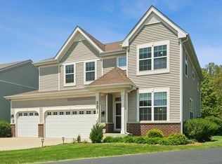 2313 Avalon Dr, Buffalo Grove, IL 60089