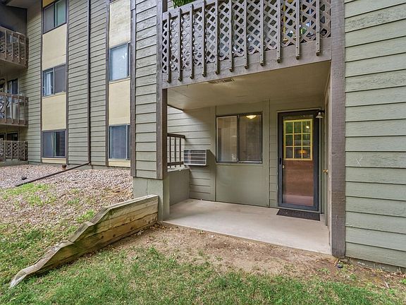 2nd image of 925 Columbia Rd #512