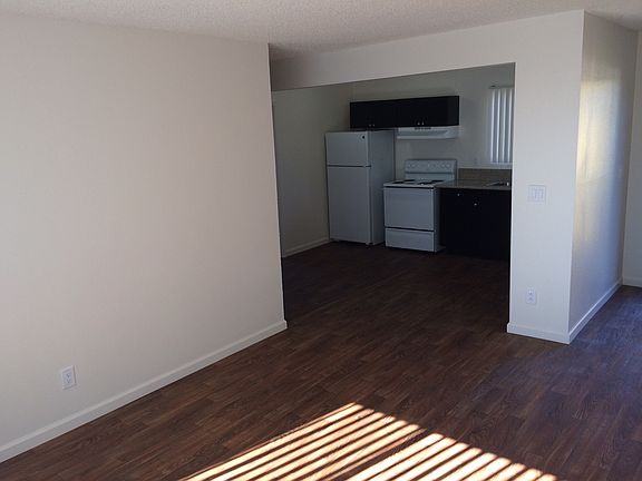 4th image of 4041 49th St