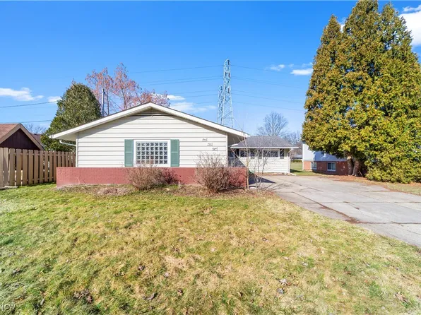 498 Beeler Dr, Berea, OH 44017