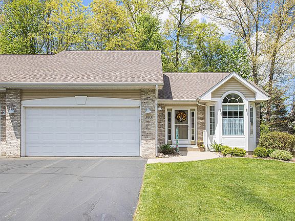 3rd image of 380 Potters Dr