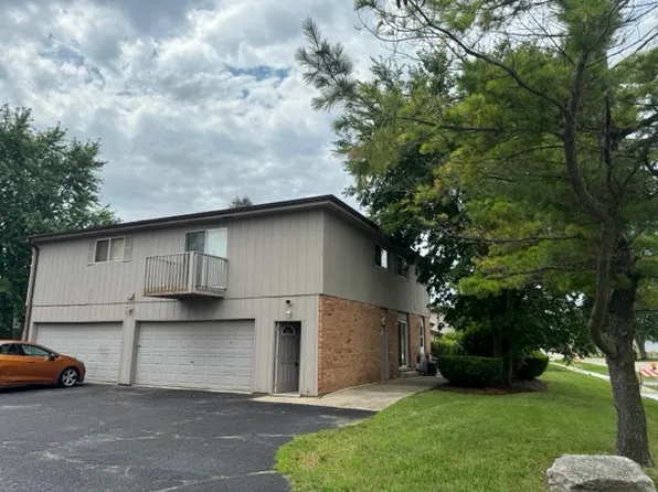 104 W Countryside Pkwy #D, Yorkville, IL 60560