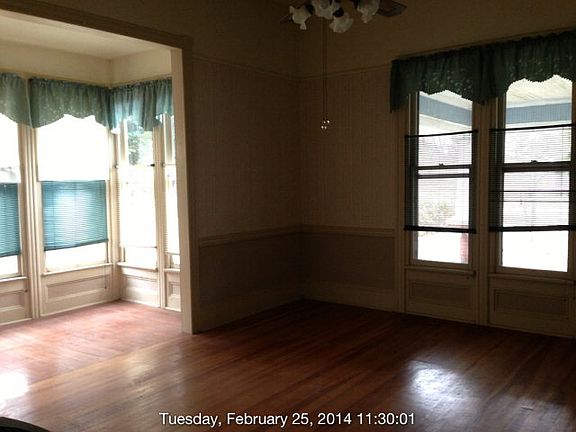 3rd image of 211 W 12th St