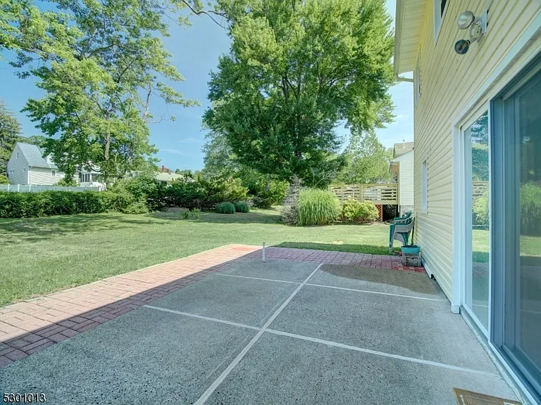 17 Brook Pl — Photo 19