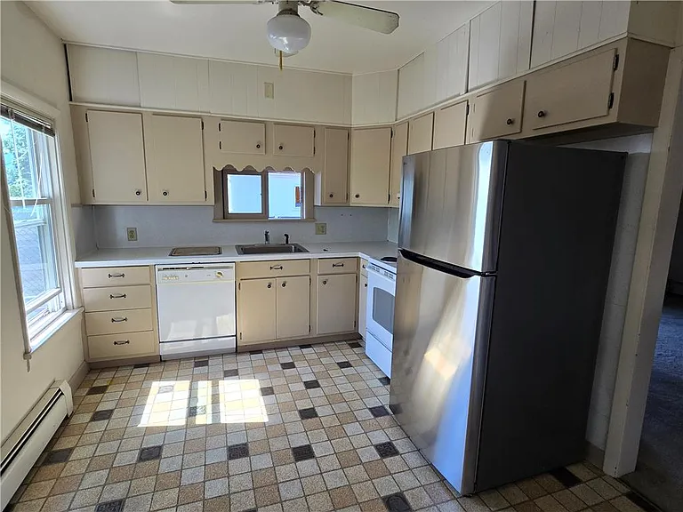 628 Linden St #2 — Photo 6