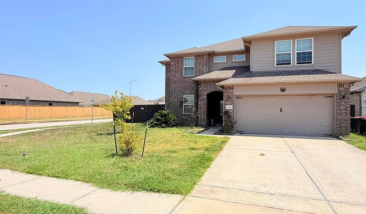 4 bed, 2.5 bath, 2779 sqft, $2,800 — Photo 1