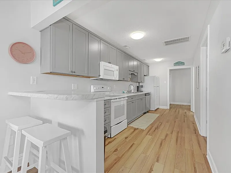 1 bed, 700 sqft, $1,600 — Photo 3