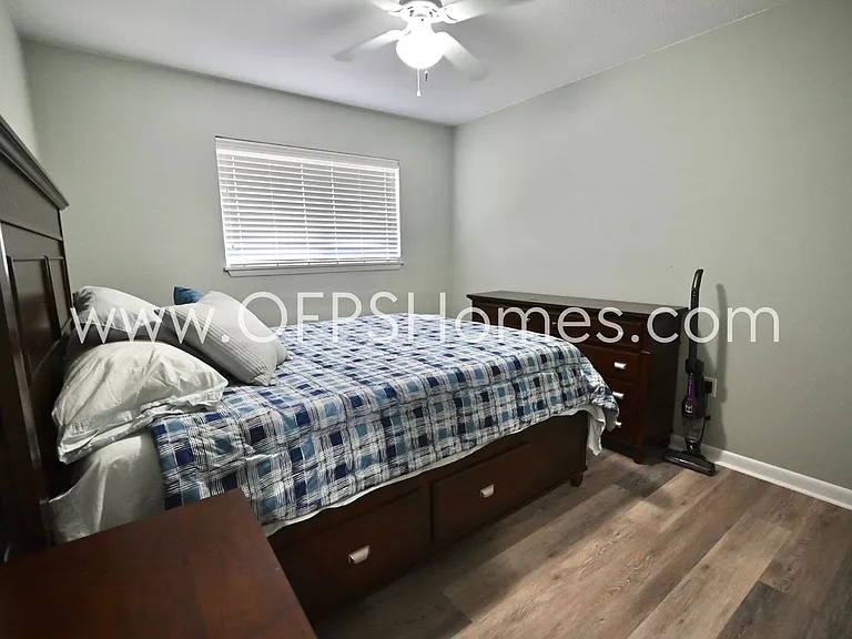 1755 Union Ave — Photo 18