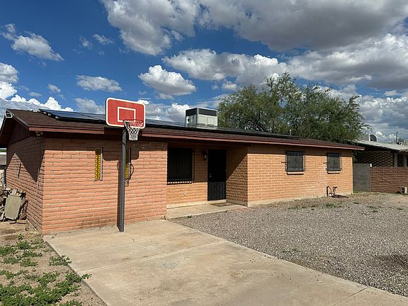 4th image of 3209 S Capri Cir