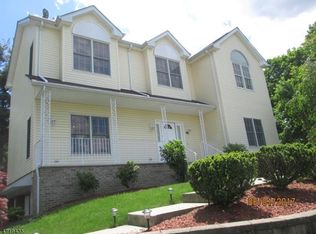 90 Suters Ln, Wayne, NJ 07470