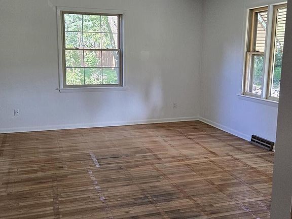 5th image of 6502 Mound ROAD
